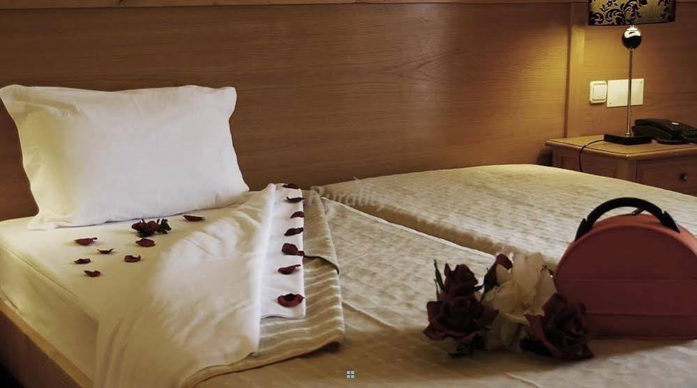 Hotel Castrum Villae By Walk Hotels Castro Laboreiro Exterior photo